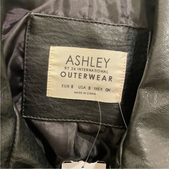Ashley by 26 International Faux Leather Moto Jacket – Size Small​ - Picture 3 of 8